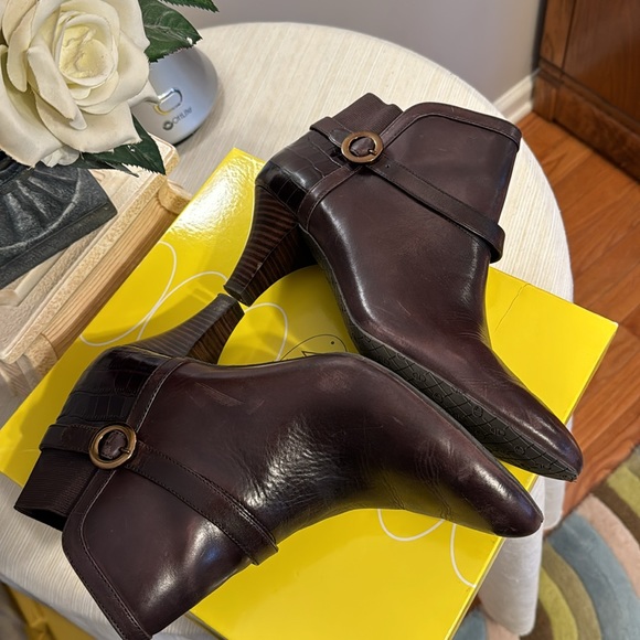 CIRCA JOAN&DAVID Brown Leather Booties - Picture 9 of 10